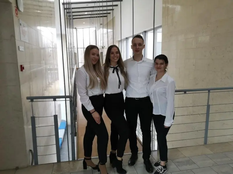 A k&eacute;pen balr&oacute;l jobbra: B&aacute;nszki Fruzsina Fl&oacute;ra, Boros Henrietta M&oacute;nika, Boros Tam&aacute;s &eacute;s Szil&aacute;gyi Adrienn.